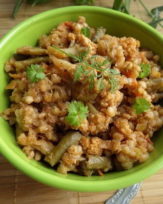 Зеленая гречка с овощами