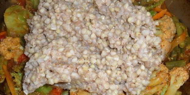 зеленая гречка с овощами