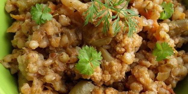 зеленая гречка с овощами