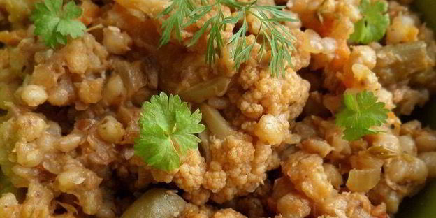 зеленая гречка с овощами