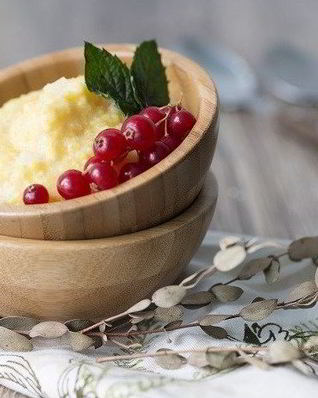 Каша из кукурузной крупы с яблоками в мультиварке