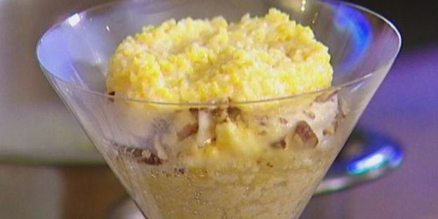 кукурузная каша с маскарпоне, голубикой и орехами пекан