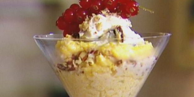 кукурузная каша с маскарпоне, голубикой и орехами пекан