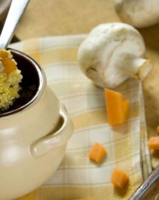 Кукурузная каша с тыквой и грибами