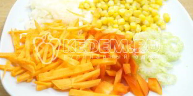 кукурузная полента с овощами