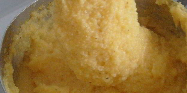 полента, жаренная с грибами и соусом дор блю