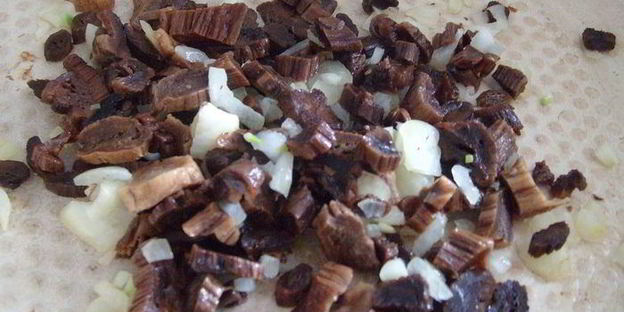 полента, жаренная с грибами и соусом дор блю