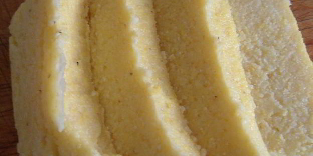 полента, жаренная с грибами и соусом дор блю