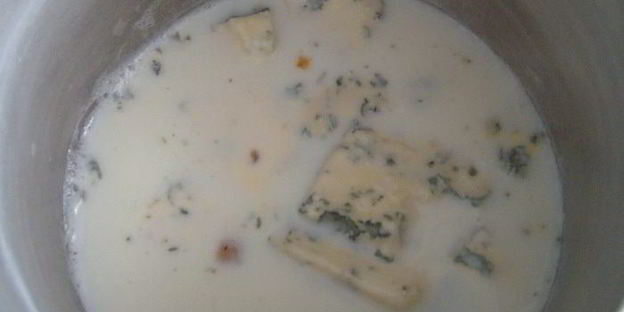 полента, жаренная с грибами и соусом дор блю