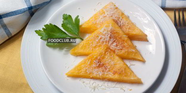 запеченная полента с пармезаном