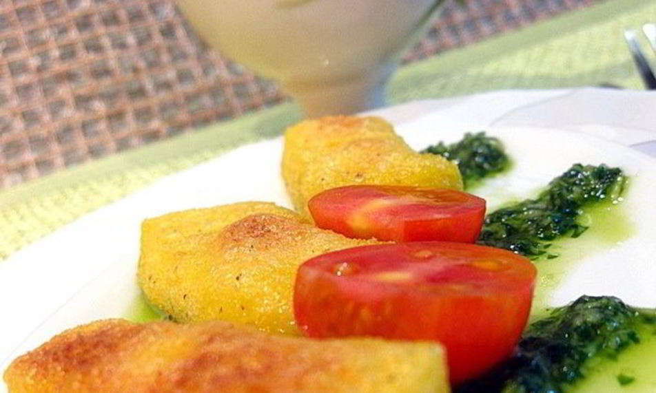 Рецепт запеченной поленты с песто