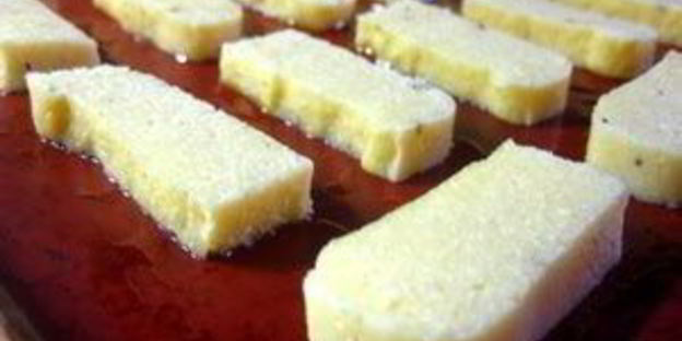 запеченная полента с песто