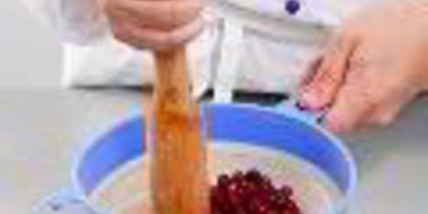 манная каша на клюквенном соке в мультиварке