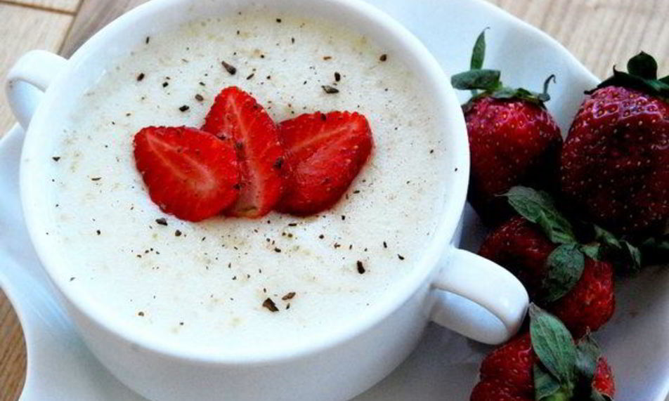 Рецепт манной каши на сливках с клубникой