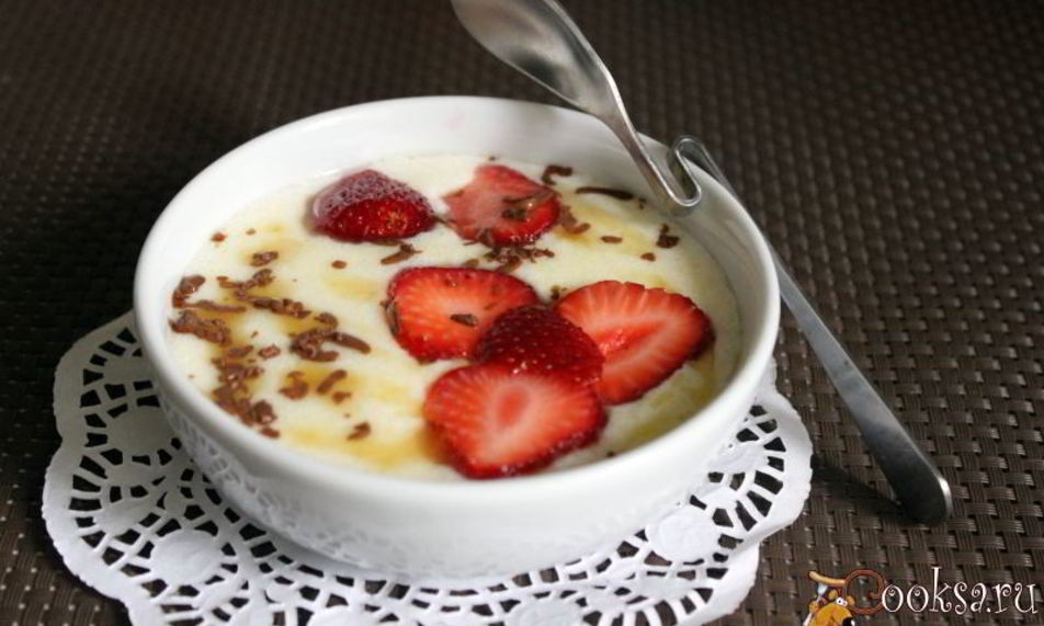 Рецепт манной каши с клубникой и шоколадом