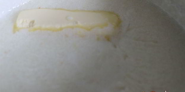 манная каша с клубникой и шоколадом