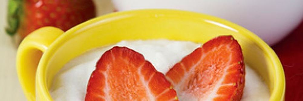 Манная каша с клубникой