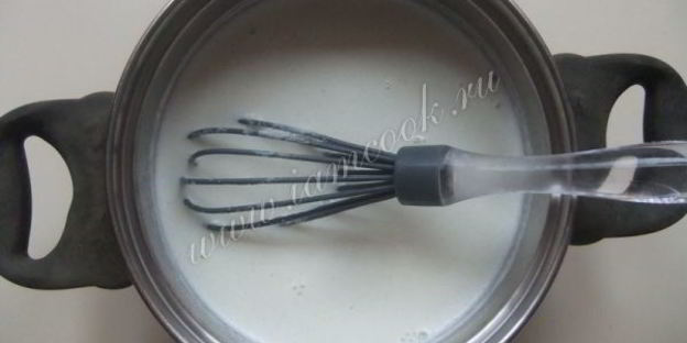 манная каша с корицей и яблочным муссом