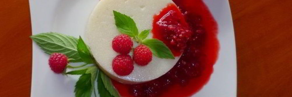 Манная каша с малиной