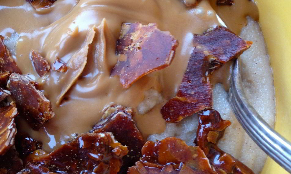 Рецепт манной каши с пряничной пастой и миндальными хлопьями