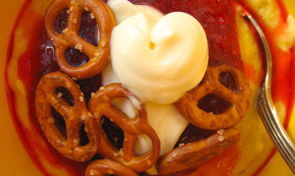 Рецепт тыквенной манной каши с ули из брусники и соленым претцелем