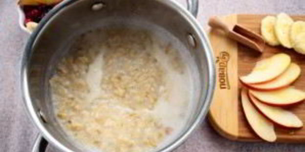 датская овсянка с кусочками фруктов