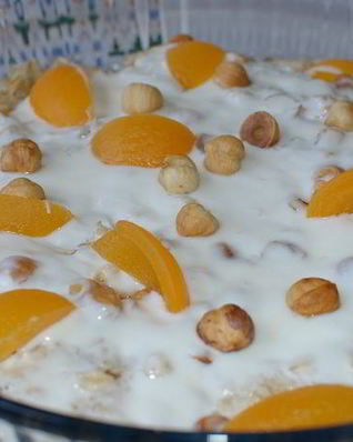 Хрустящая овсянка с йогуртом, персиками и абрикосами