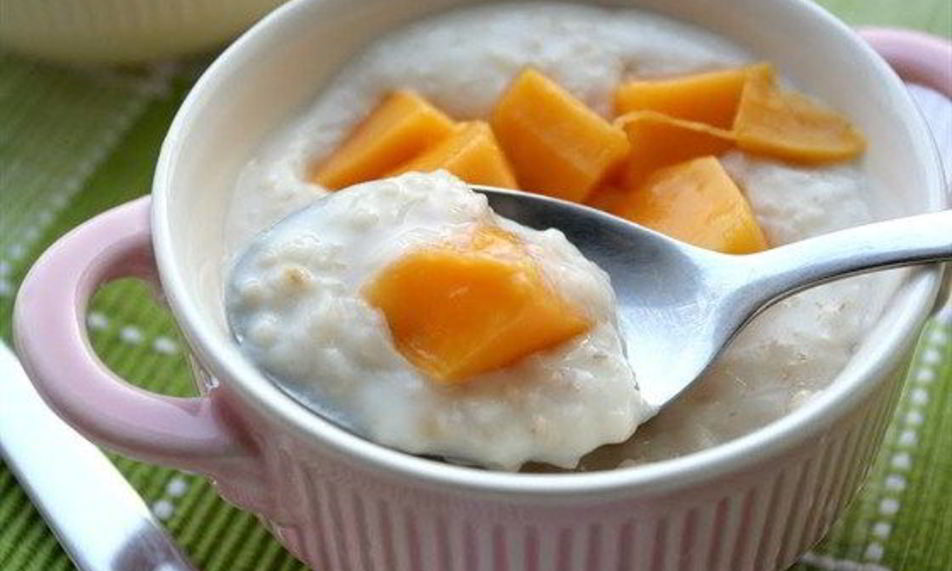 Рецепт кокосовой овсяной каши с манго и засахаренным имбирем