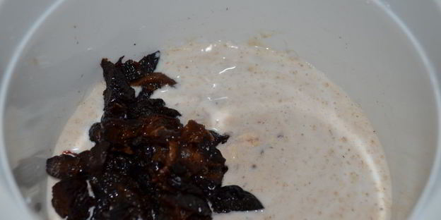 ленивая овсянка с черносливом