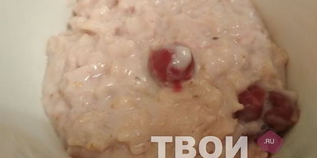 овсяная каша на молоке с вишней