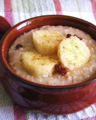 Овсяная каша с бананами и корицей