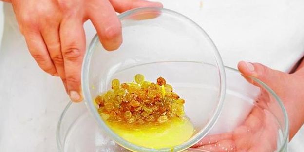 овсяная каша с изюмом и персиками