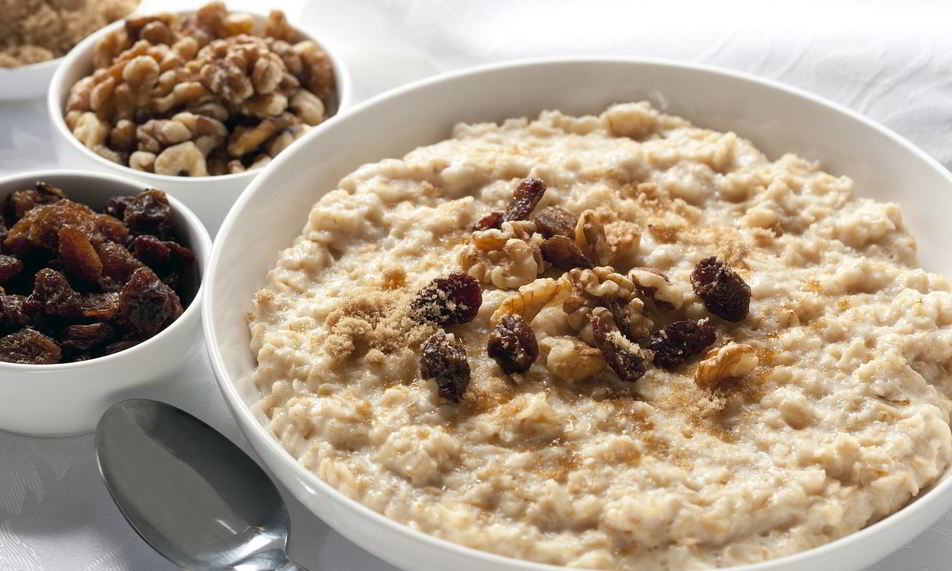 Рецепт овсяной каши с изюмом к завтраку
