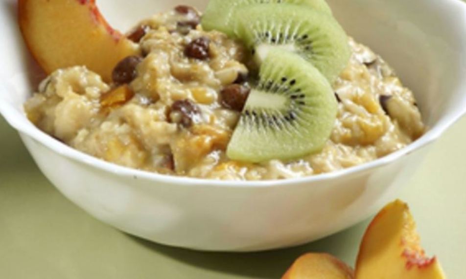 Рецепт овсяной каши с орехами и фруктами