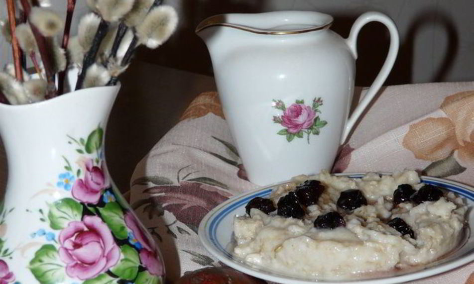 Рецепт овсяной каши с вишневыми ягодами и молоком