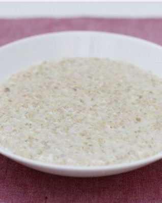 Овсяная каша с яблоками