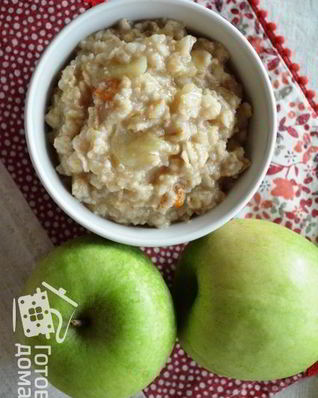 Овсяная каша с жареными яблоками