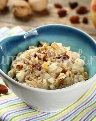 Овсянка с сухофруктами и орехами