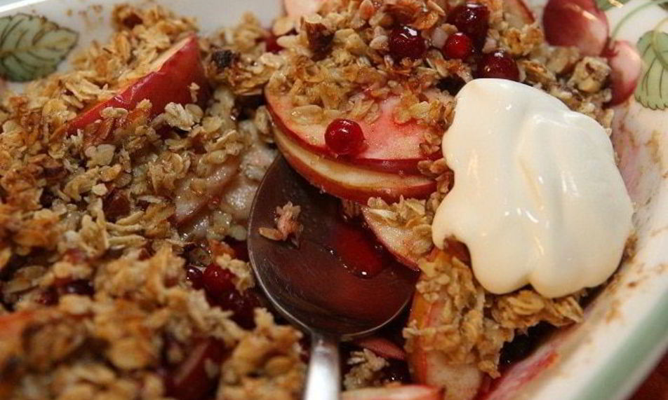 Рецепт овсянки с яблоками, клюквой и орехами пекан
