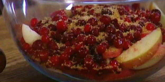 овсянка с яблоками, клюквой и орехами пекан