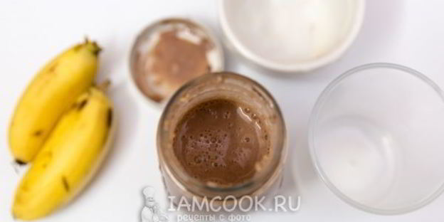 овсянка в банке с какао и бананом
