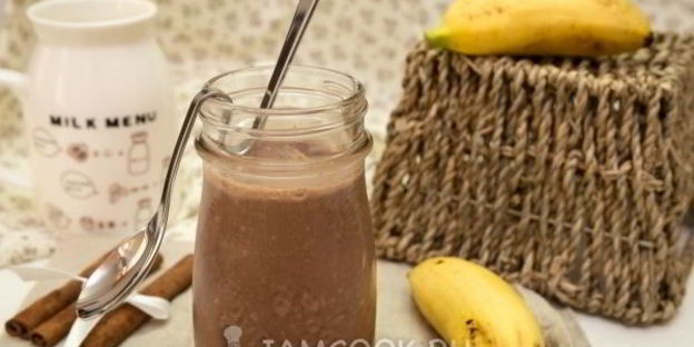 овсянка в банке с какао и бананом