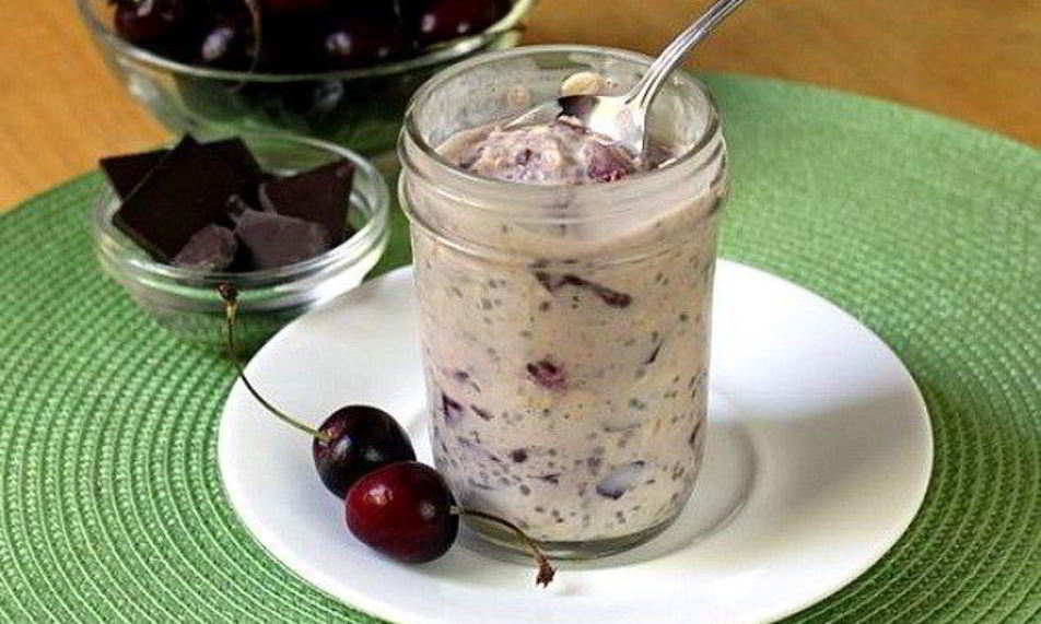 Рецепт овсянки в банке с вишней и шоколадной крошкой