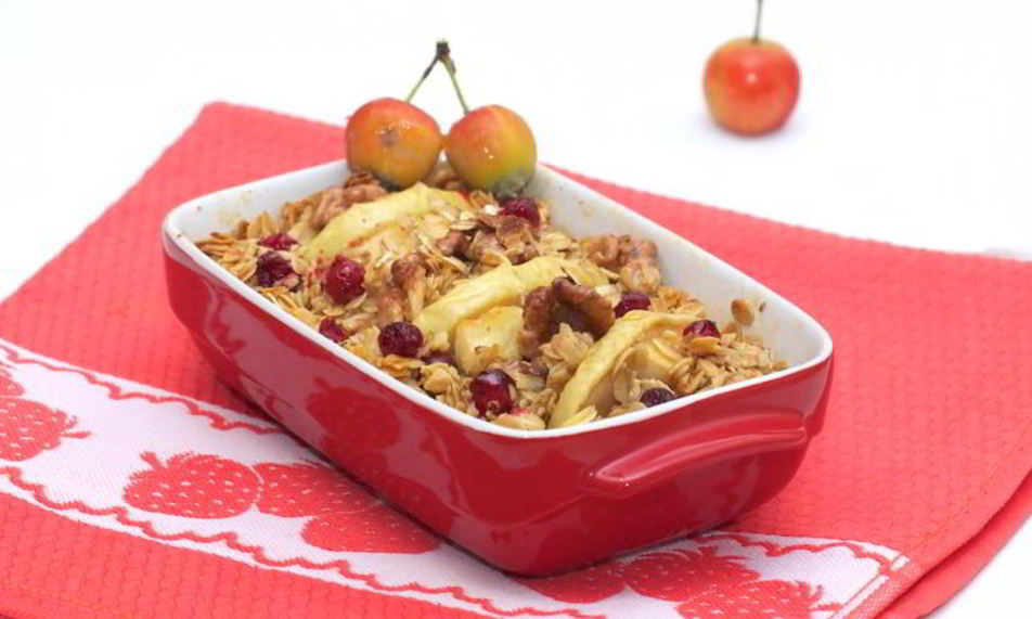 Рецепт овсянки, запеченной с яблоками, клюквой и грецкими орехами