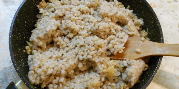 каша перловая с куриным фаршем
