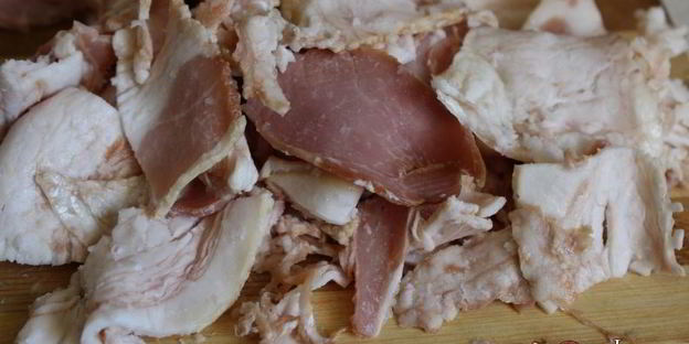 перловая каша с беконом и зеленым горошком