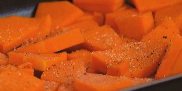 перловая каша с фасолью, тыквой и беконом