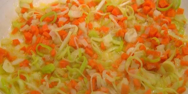 перловая каша с фасолью, тыквой и беконом