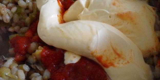 перловая каша с тушенкой, овощами и шампиньонами