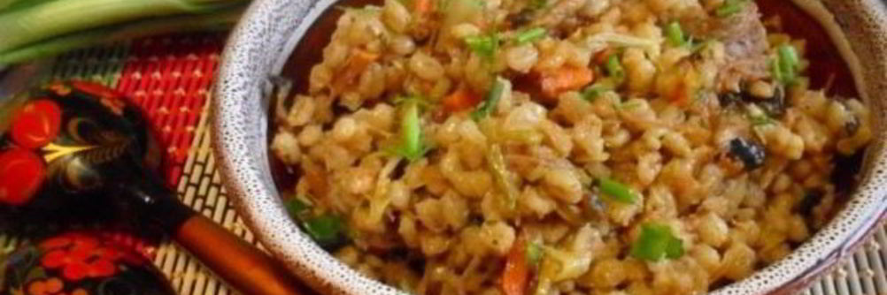 Перловая каша с тушенкой